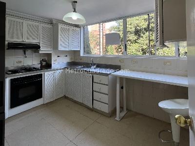 Apartamento en arriendo en Laureles, Medellín · foto 3 de 14