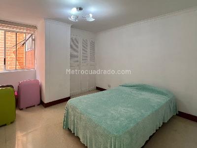 Apartamento en arriendo en Laureles, Medellín · foto 8 de 14