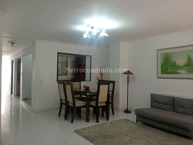 Apartamento Amoblado de 3 Alcobas en La América - 3