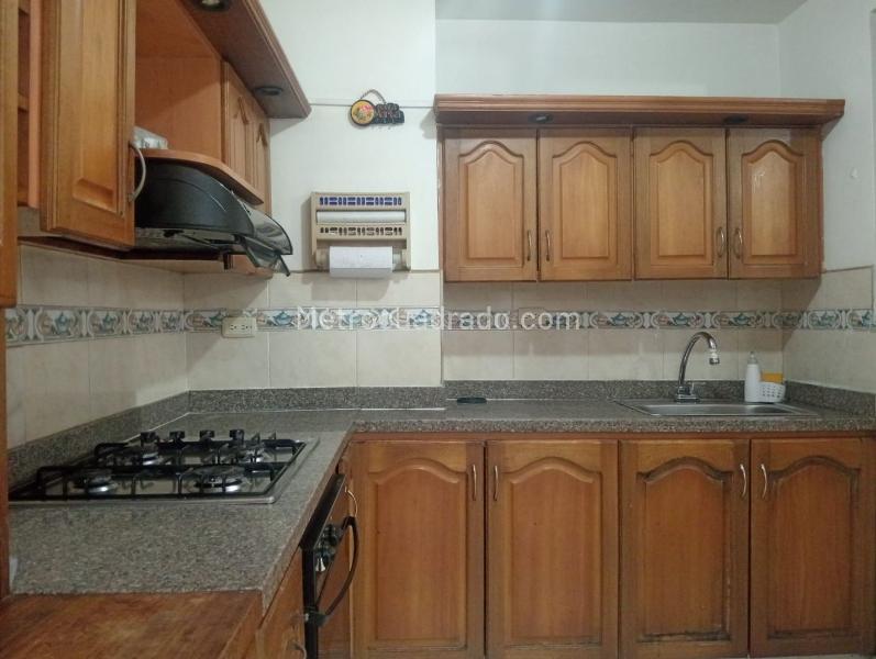 Apartamento Amoblado de 3 Alcobas en La América - 8