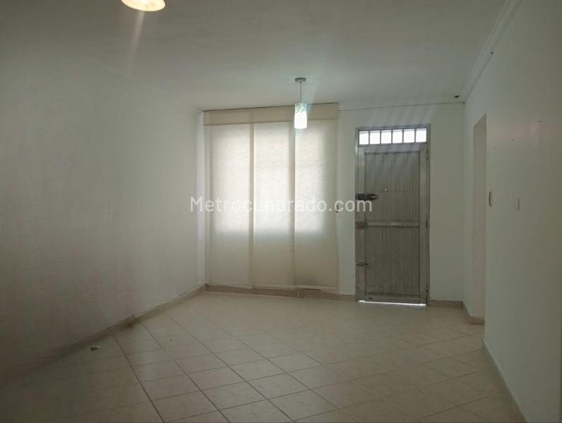 2BR Apartment Near Supermarkets in La America