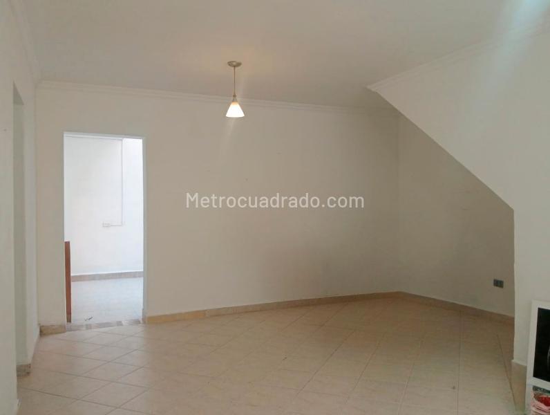 Apartamento de 2 Alcobas cerca a Supermercados en La América - 2