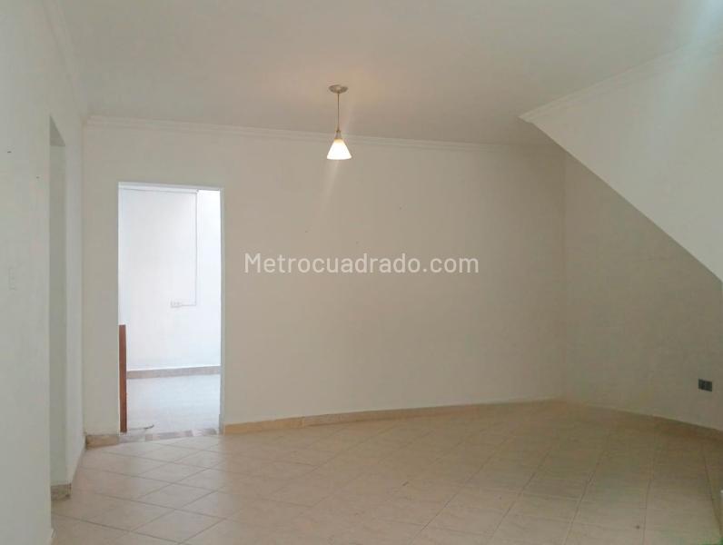 Apartamento de 2 Alcobas cerca a Supermercados en La América - 3