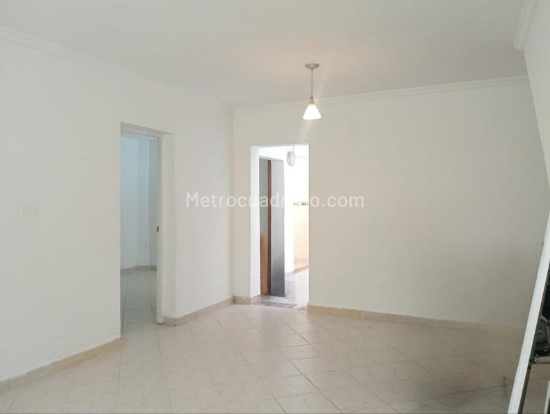 Apartamento de 2 Alcobas cerca a Supermercados en La América - 4