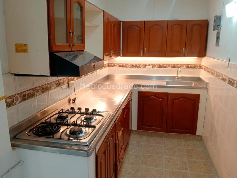 Apartamento de 2 Alcobas cerca a Supermercados en La América - 8