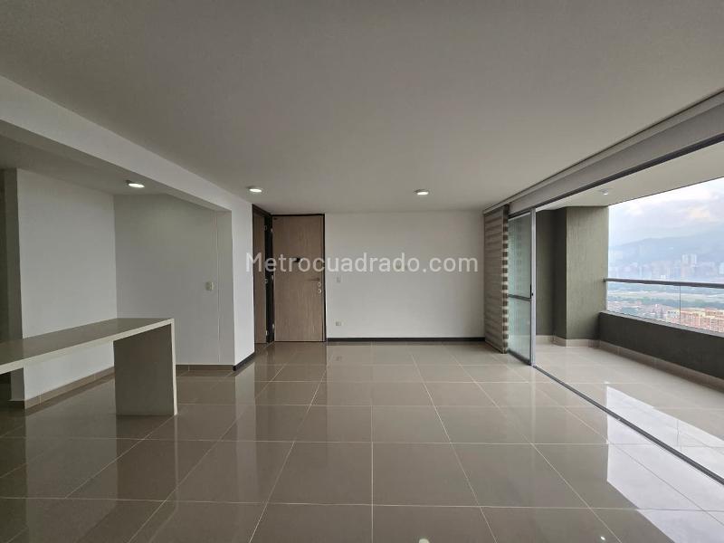 Modern 3BR Apartment with Pool in Belen