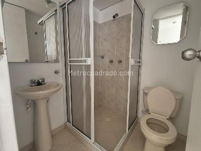 Apartamento de 3 alcobas en venta en Laureles, Medellín, 78 m² · foto 17 de 18