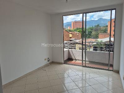 Apartamento de 3 alcobas en venta en Laureles, Medellín, 78 m² · foto 4 de 18