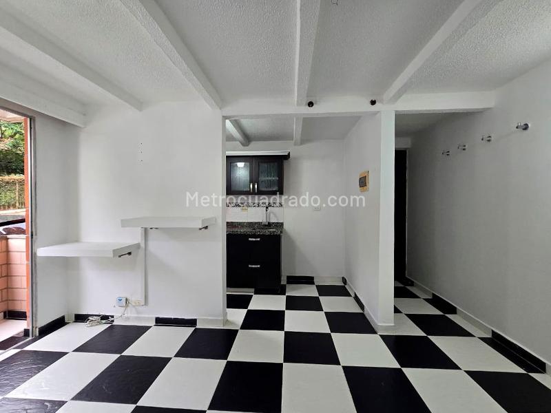 2BR Apartment in Gated Complex near Amenities in Belún - 4