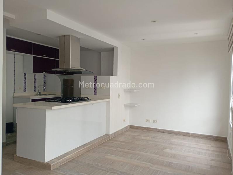 Apartamento de 2 Alcobas con Jacuzzi y Balcón en La América - 2