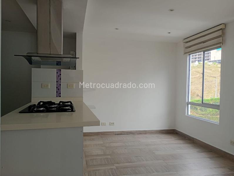 Apartamento de 2 Alcobas con Jacuzzi y Balcón en La América - 3