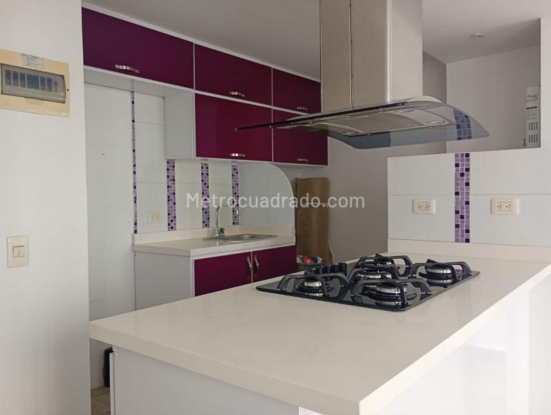 Apartamento de 2 Alcobas con Jacuzzi y Balcón en La América - 6