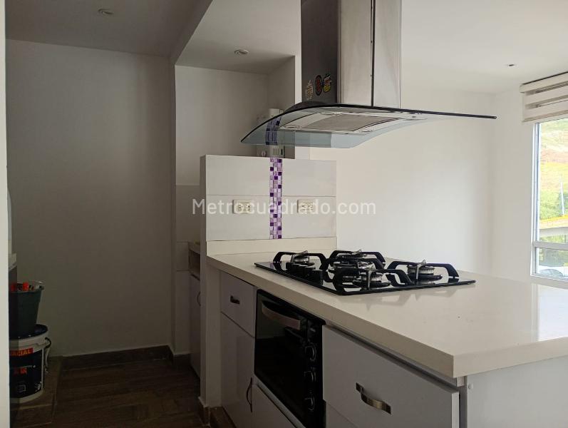 Apartamento de 2 Alcobas con Jacuzzi y Balcón en La América - 7