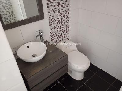 Apartamento de 3 alcobas en arriendo en La Castellana, Medellín, 150 m² · foto 15 de 17
