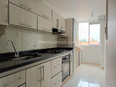 Apartamento de 3 alcobas en arriendo en La Castellana, Medellín, 150 m² · foto 6 de 17