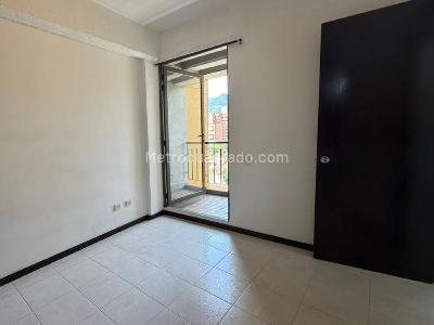 Apartamento de 3 alcobas en venta en Laureles, Medellín, 58 m² · foto 11 de 18