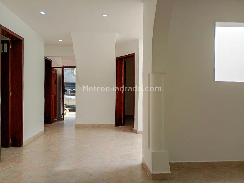 Independent 4BR House Near Amenities in La America - 3