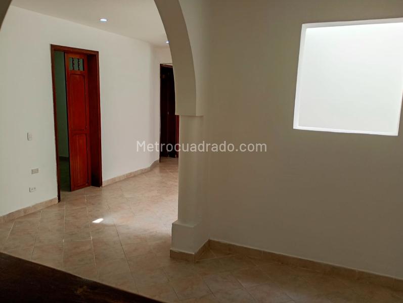 Independent 4BR House Near Amenities in La America - 4