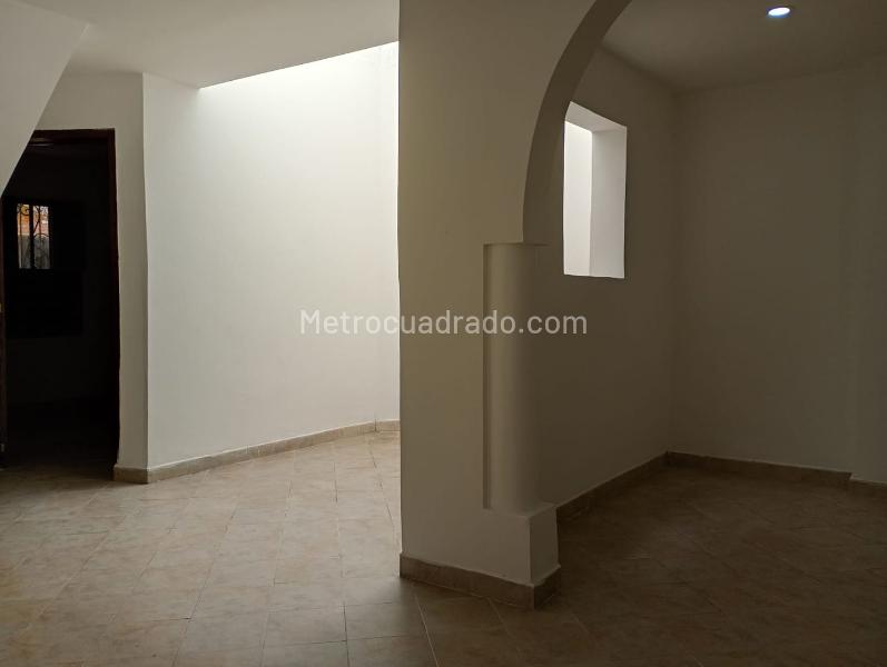 Independent 4BR House Near Amenities in La America - 5