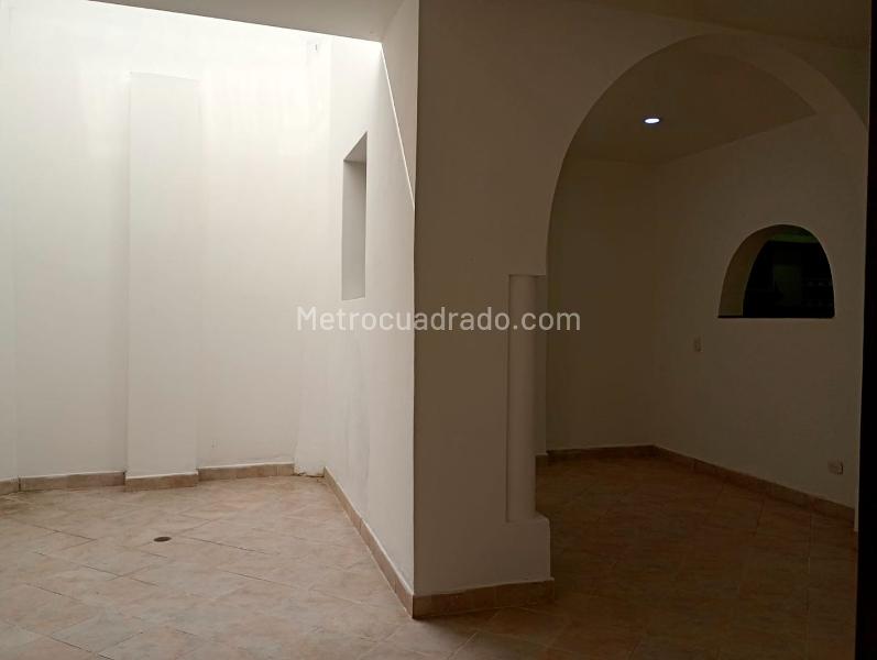 Independent 4BR House Near Amenities in La America - 6