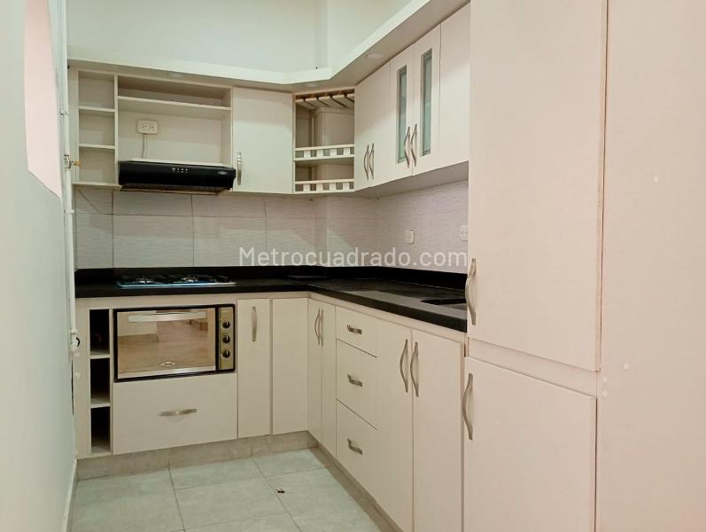 Independent 4BR House Near Amenities in La America - 7