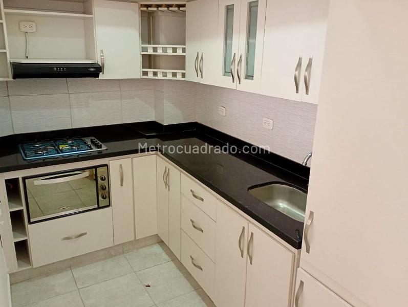 Independent 4BR House Near Amenities in La America - 8