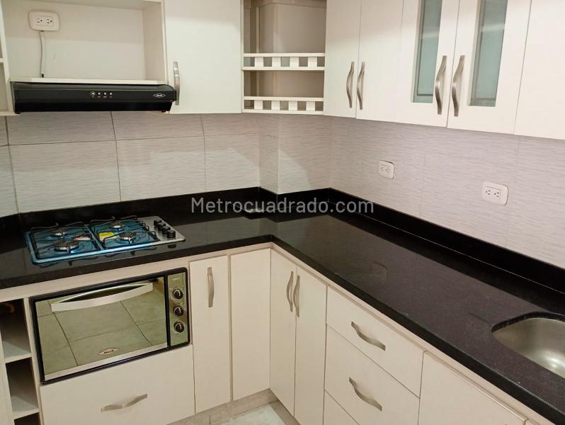 Independent 4BR House Near Amenities in La America - 9