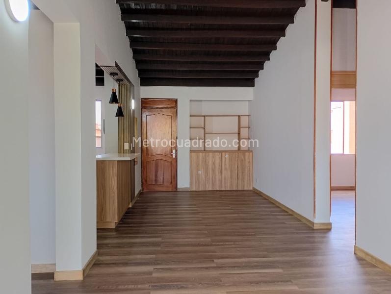 Spacious 3BR Apartment in Quiet Residential Area of Laureles - 2