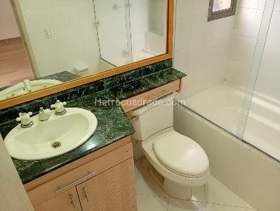 Apartamento de 3 alcobas en venta en Laureles, Medellín, 173 m² · foto 14 de 16