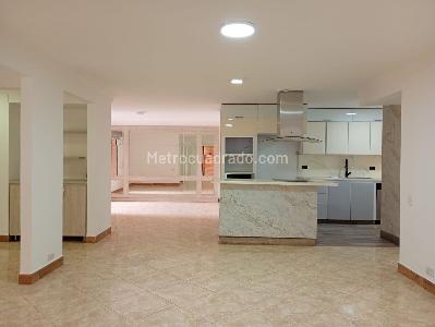 Apartamento de 3 alcobas en venta en Laureles, Medellín, 173 m² · foto 2 de 16