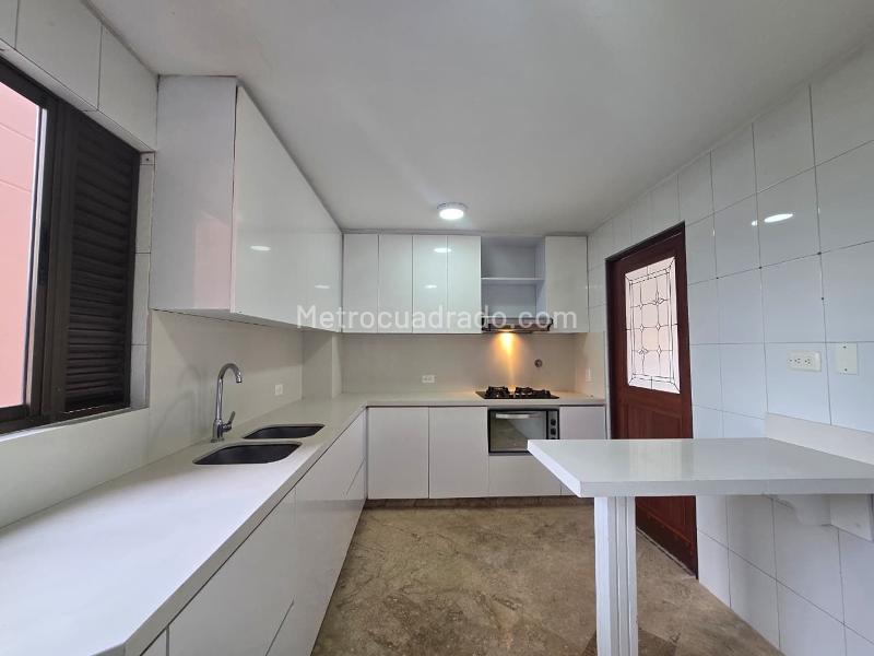Spacious 3BR Apartment in Exclusive Belen - 4