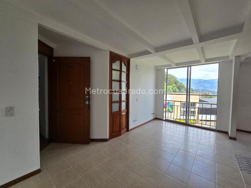 Apartamento de 2 Alcobas en Unidad Cerrada cerca a Vía Principal - 2