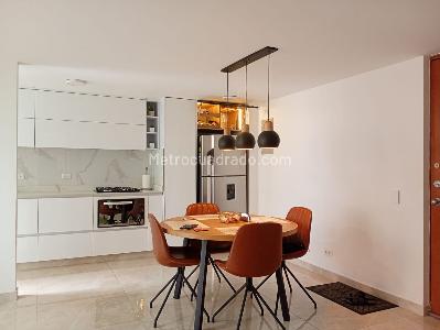 Apartamento en arriendo en Laureles, Medellín · foto 2 de 17