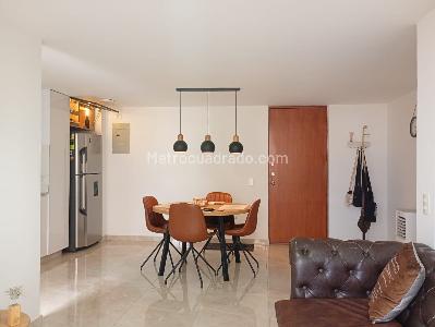 Apartamento en arriendo en Laureles, Medellín · foto 3 de 17