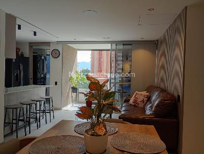 Apartamento de 3 alcobas en venta en Laureles, Medellín, 82 m² · foto 2 de 18