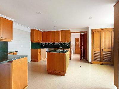 Apartamento de 2 alcobas en arriendo en Laureles, Medellín, 220 m² · foto 6 de 16