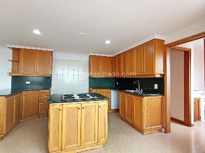 Apartamento de 2 alcobas en arriendo en Laureles, Medellín, 220 m² · foto 9 de 16