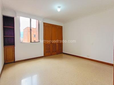 Apartamento de 2 alcobas en arriendo en Laureles, Medellín, 220 m² · foto 12 de 16