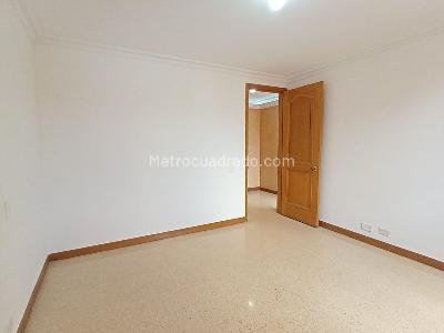 Apartamento de 2 alcobas en arriendo en Laureles, Medellín, 220 m² · foto 13 de 16