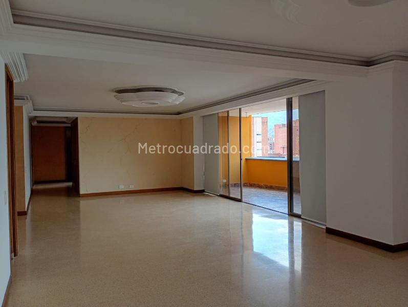 Spacious 2BR Apartment with Terrace in Laureles - 5