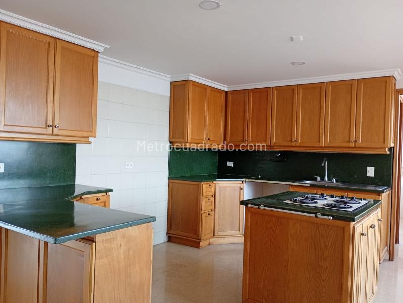 Spacious 2BR Apartment with Terrace in Laureles - 6