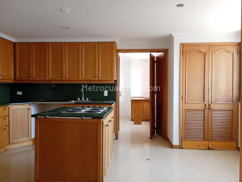 Spacious 2BR Apartment with Terrace in Laureles - 7