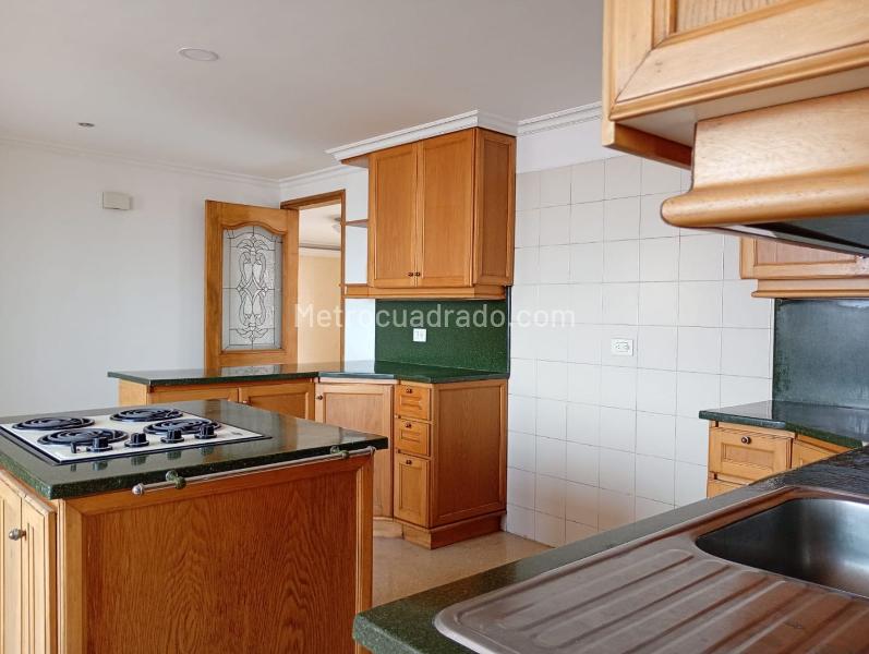 Spacious 2BR Apartment with Terrace in Laureles - 8
