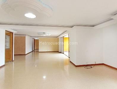 Apartamento de 2 alcobas en venta en Laureles, Medellín, 220 m² · foto 2 de 16