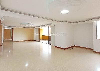 Apartamento de 2 alcobas en venta en Laureles, Medellín, 220 m² · foto 3 de 16