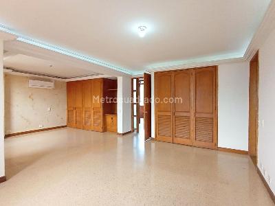 Apartamento de 2 alcobas en venta en Laureles, Medellín, 220 m² · foto 10 de 16
