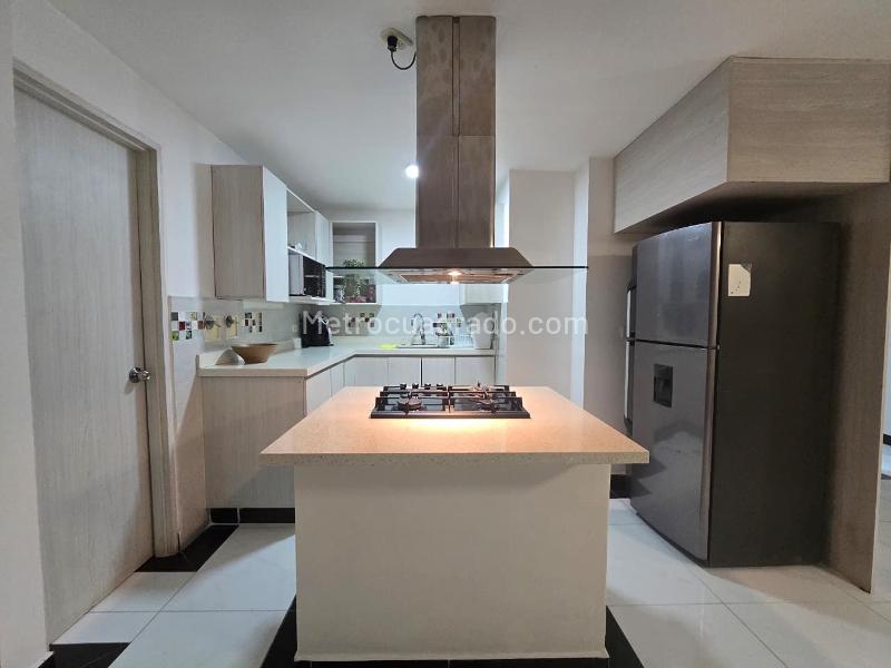 2BR Apartment with Balcony and Parking in Belen - 6