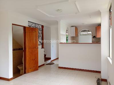 Casa de 3 alcobas en arriendo en Robledo, Medellín, 110 m² · foto 3 de 17