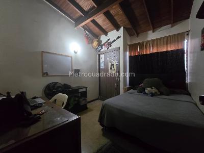 Casa de 5 alcobas en venta en Laureles, Medellín, 603 m² · foto 11 de 15