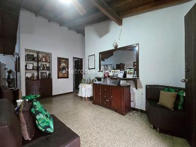 Casa de 5 alcobas en venta en Laureles, Medellín, 603 m² · foto 2 de 15